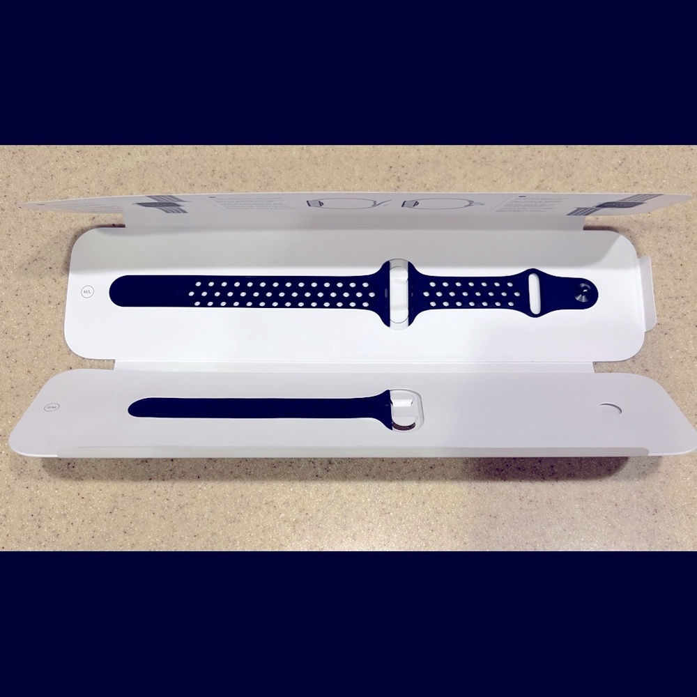 Apple Watch - Black Nike Sports Band - 44 mm Anthracite - New in box, never worn